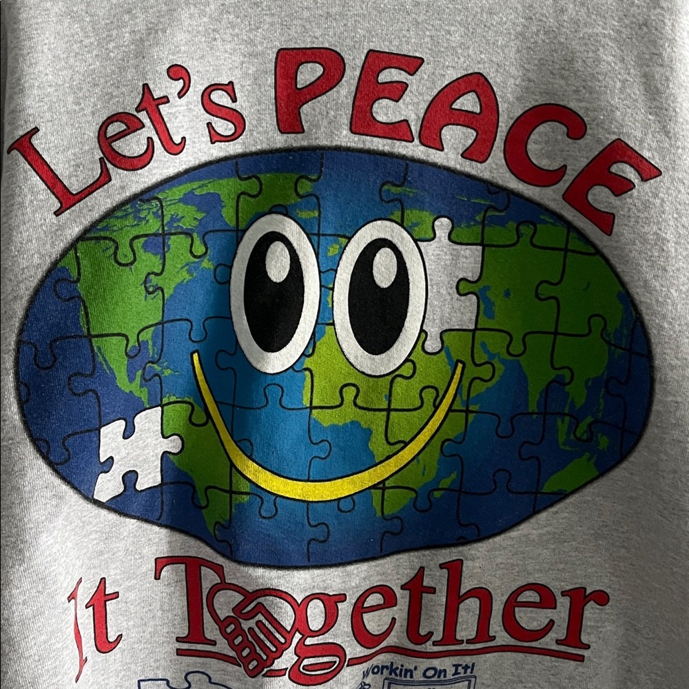 ONLINE CERAMICS world peace sweatshirt, size medium - Picture 9 of 11